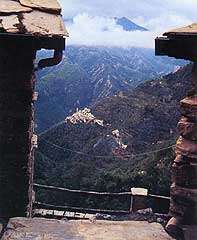 Xtrallusion photo library of independent, self-guided walking and sightseeing holidays in Italy. Pictures, images, photos and photographs taken along the way of this 1-day walking itinerary, to give you a visual impression of the day's walk.